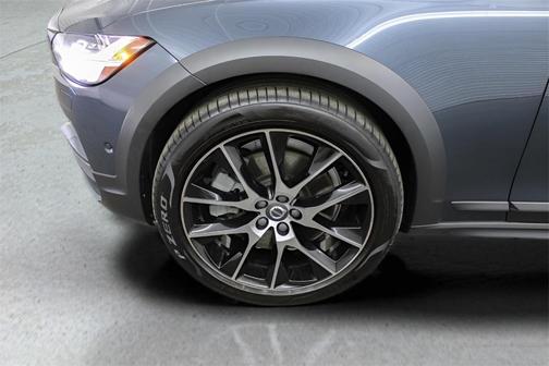 2018 Volvo V90 Cross Country T6