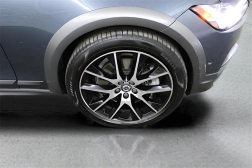 2018 Volvo V90 Cross Country T6