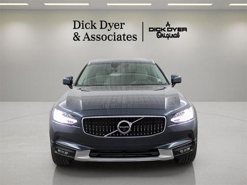 2018 Volvo V90 Cross Country T6