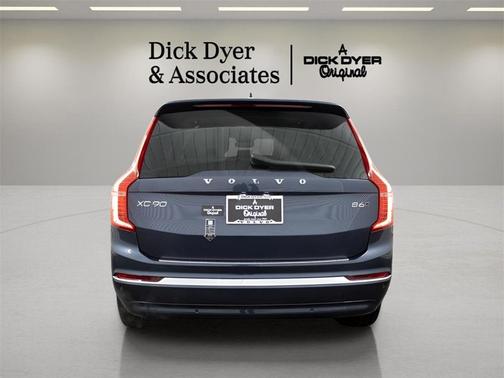 2025 Volvo XC90 B6 Plus 7-Seater