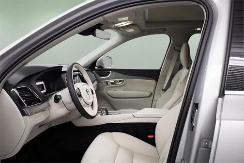 2025 Volvo XC90 Plug-In Hybrid T8 Plus 7-Seater