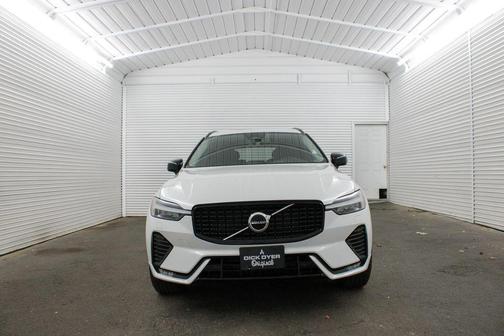 2025 Volvo XC60 B5 Core