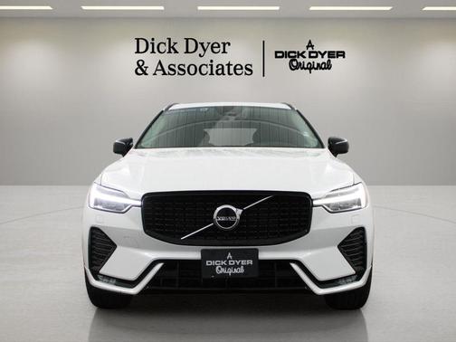 2025 Volvo XC60 B5 Core