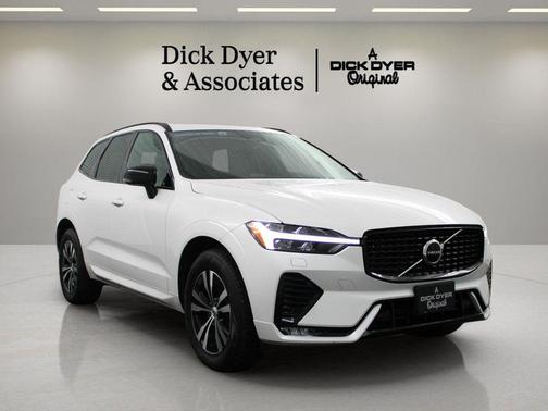 2025 Volvo XC60 B5 Core