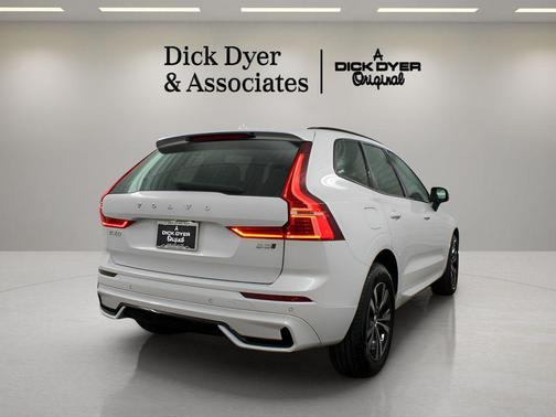 2025 Volvo XC60 B5 Core