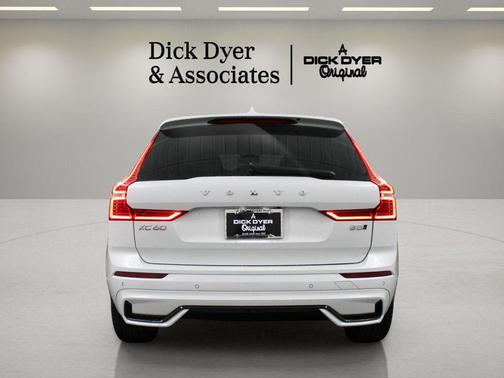 2025 Volvo XC60 B5 Core