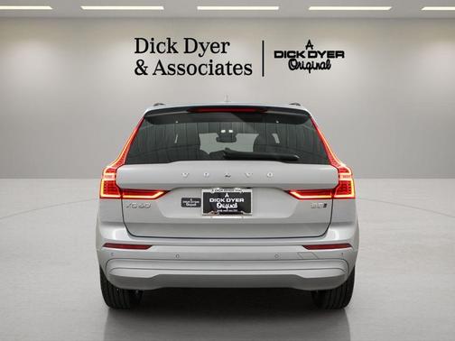 Silver 2023 Volvo XC60 B5 Core