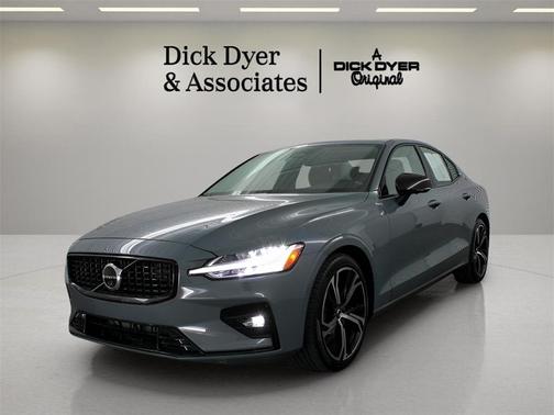 2024 Volvo S60 B5 Plus Dark Theme