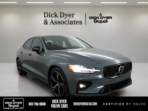2024 Volvo S60 B5 Plus Dark Theme
