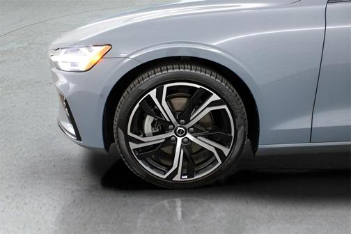 2024 Volvo S60 B5 Plus Dark Theme
