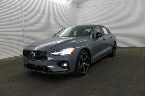 2024 Volvo S60 B5 Plus Dark Theme