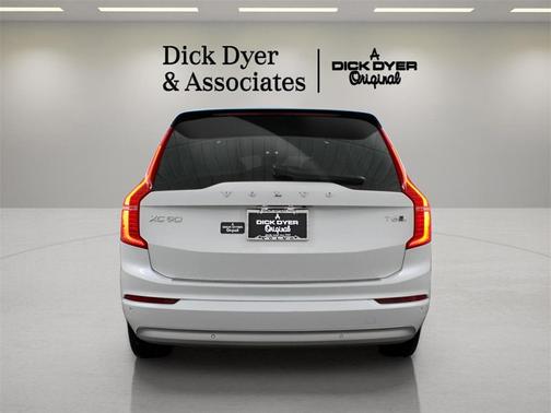 2022 Volvo XC90 T6 Momentum 7 Passenger