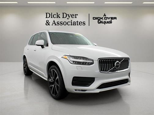 2022 Volvo XC90 T6 Momentum 7 Passenger