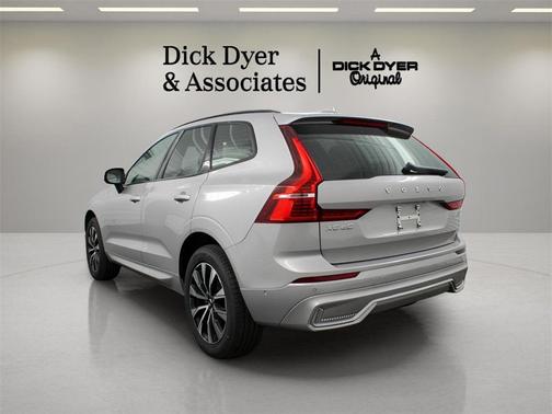 2025 Volvo XC60 B5 Plus