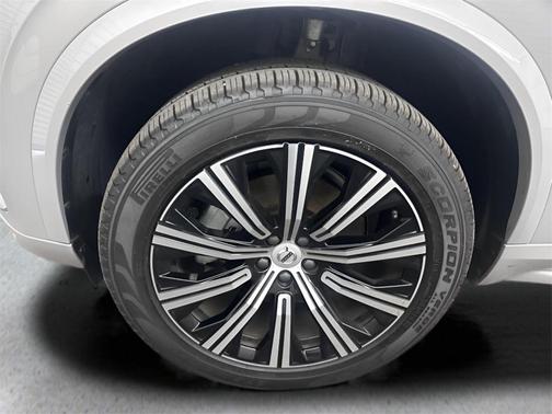 2025 Volvo XC90 B5 Core