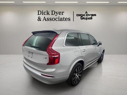 2025 Volvo XC90 B5 Core