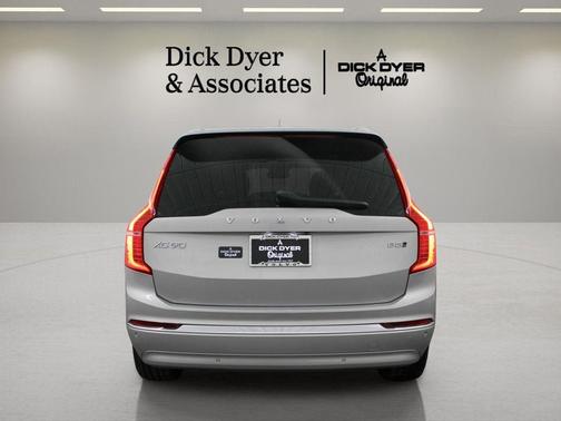 2025 Volvo XC90 B5 Core