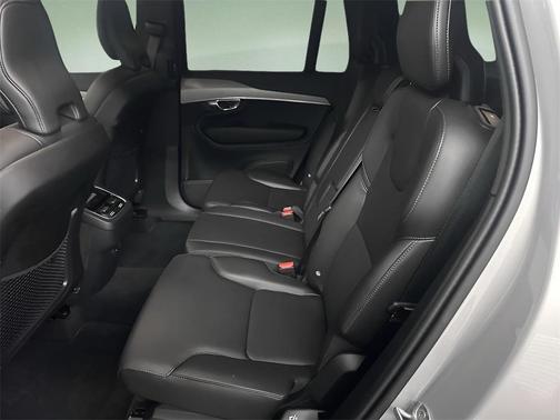 2025 Volvo XC90 B5 Core