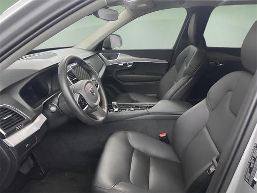 2025 Volvo XC90 B5 Core