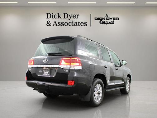 2018 Toyota Land Cruiser V8