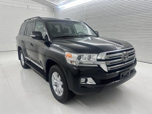 2018 Toyota Land Cruiser V8