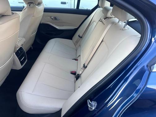 2021 BMW 330 i xDrive