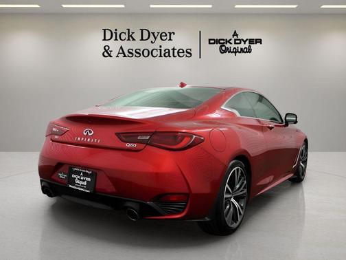 2022 INFINITI Q60 LUXE