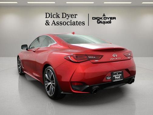 2022 INFINITI Q60 LUXE