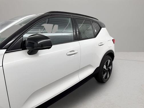 2024 Volvo XC40 Recharge Pure Electric Core