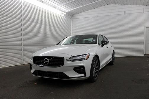 2022 Volvo S60 B5 Momentum