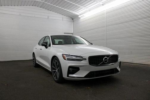 2022 Volvo S60 B5 Momentum