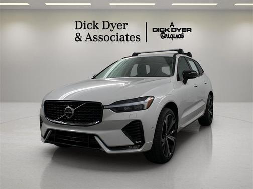 2025 Volvo XC60 B5 Ultra