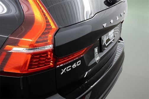 2024 Volvo XC60 Recharge Plug-In Hybrid T8 Ultimate Dark Theme