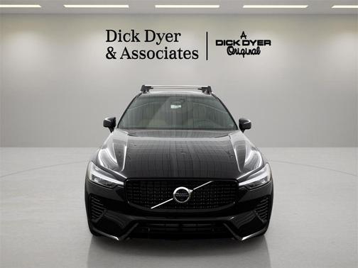 2024 Volvo XC60 Recharge Plug-In Hybrid T8 Ultimate Dark Theme