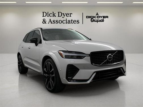 2023 Volvo XC60 B5 Ultimate Dark Theme