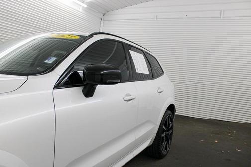 2023 Volvo XC60 B5 Ultimate Dark Theme