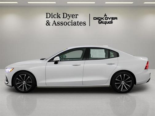 2021 Volvo S60 T6 Momentum