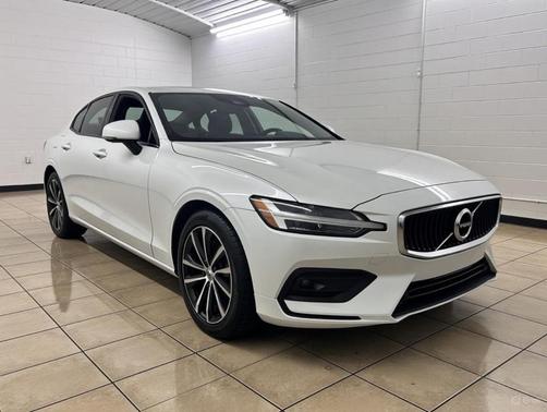 2021 Volvo S60 T6 Momentum