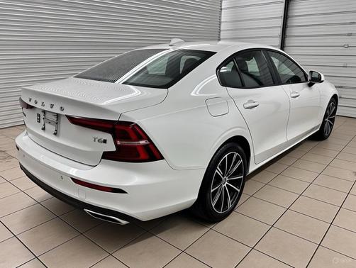 2021 Volvo S60 T6 Momentum