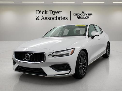 2021 Volvo S60 T6 Momentum