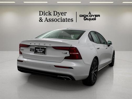 2021 Volvo S60 T6 Momentum