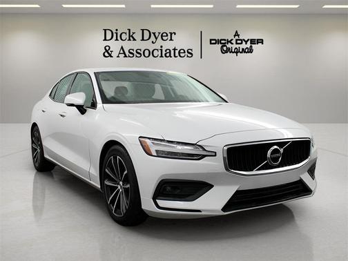 2021 Volvo S60 T6 Momentum