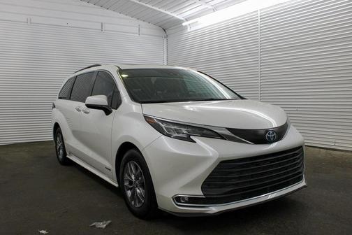 2021 Toyota Sienna XLE