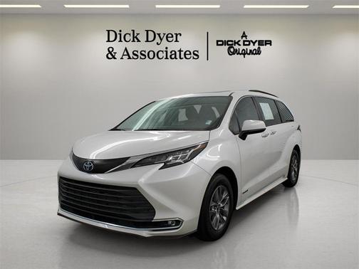 2021 Toyota Sienna XLE