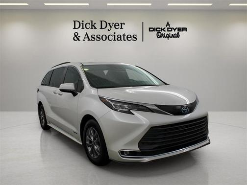 2021 Toyota Sienna XLE