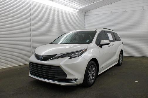 2021 Toyota Sienna XLE
