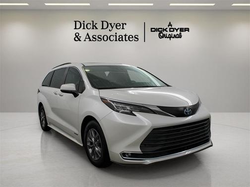 2021 Toyota Sienna XLE