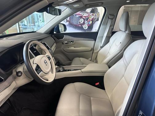 2024 Volvo XC90 B5 Plus Bright Theme