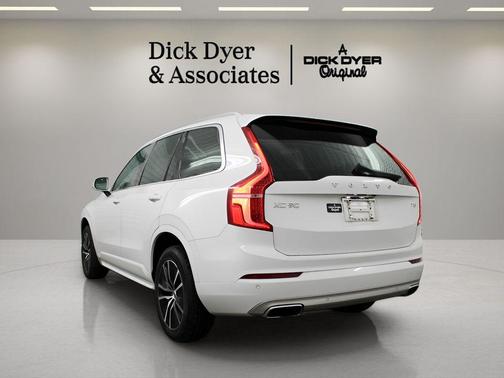 2020 Volvo XC90 T5 Momentum 7 Passenger