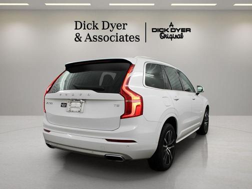 2020 Volvo XC90 T5 Momentum 7 Passenger